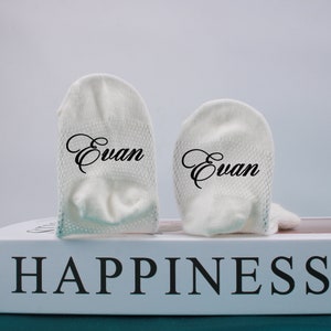 Calcetines con nombre personalizado, regalo unisex para baby shower, calcetines para bebés, regalo del Día de las Madres, calcetines de café, regalos de café, regalo para bebés