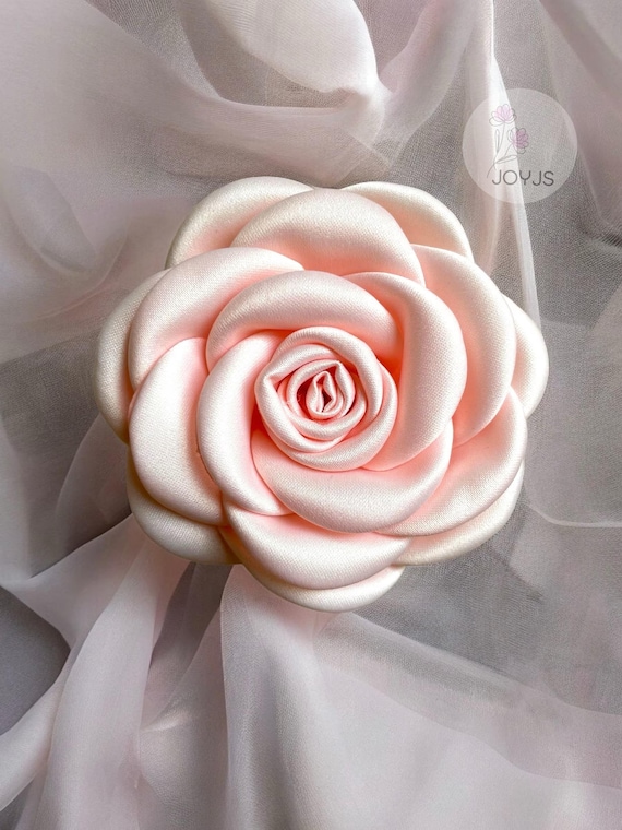 Broche Fleur Rose En Soie Organza - 130 Mm - Accessoire Mariage Cérémonie - Fait Main - Élégante Pour Robe Ou Veste - Cadeau Romantique Femme