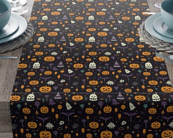 Griezelige Halloween-tafelloper, pompoenen en spoken, decoratie voor de feestdagen