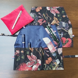 Stylo rouleau fleurs peinture gobelin tissu stylo plume enveloppement, étui à stylos en tissu de tapisserie robuste pour 8 stylos ou fournitures d'art