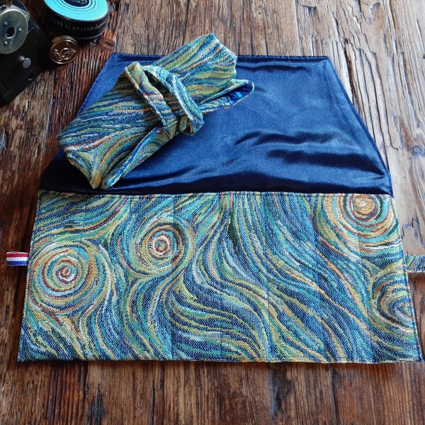 Pen roll Van Gogh starry night gobelin fabric, fountain pen case of sturdy tapestry fabric in blue, pen wrap handmade in the Netherlands