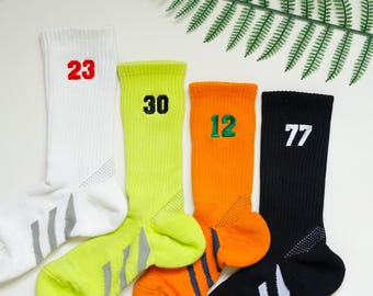 Calcetines de baloncesto con números bordados: regalo deportivo de algodón personalizado