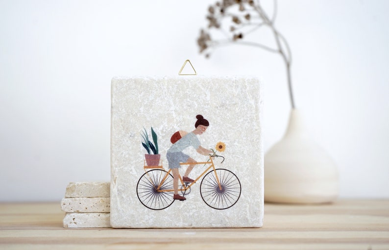 Fliese Fahrradfahrerin mit Blumen Bild 1