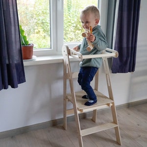 Plany DIY dotyczące składanego stołka pomocnika malucha, wieży kuchennej Montessori. zdjęcie 5