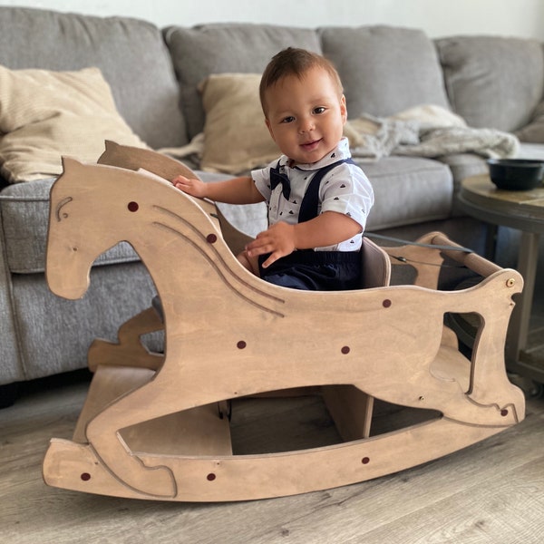 Cheval à bascule 3 en 1 pour tout-petits, bureau et chaise haute pour bébé en bois.