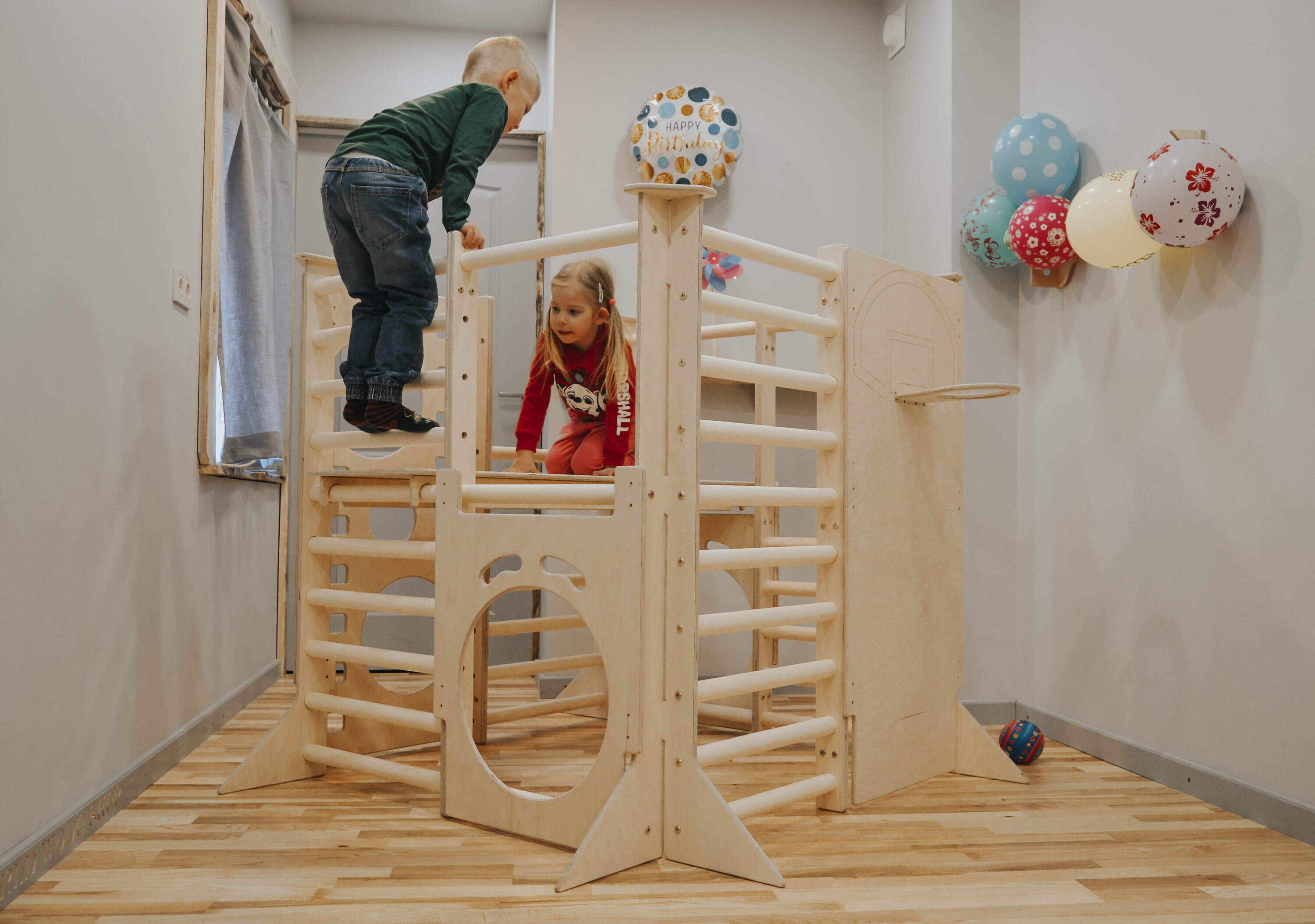 Aire de jeux et sport d'intérieur en bois pour les enfants dès 6 mois