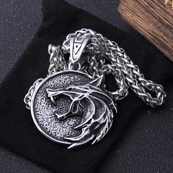 Rivia Medallion Necklace White Wolf 