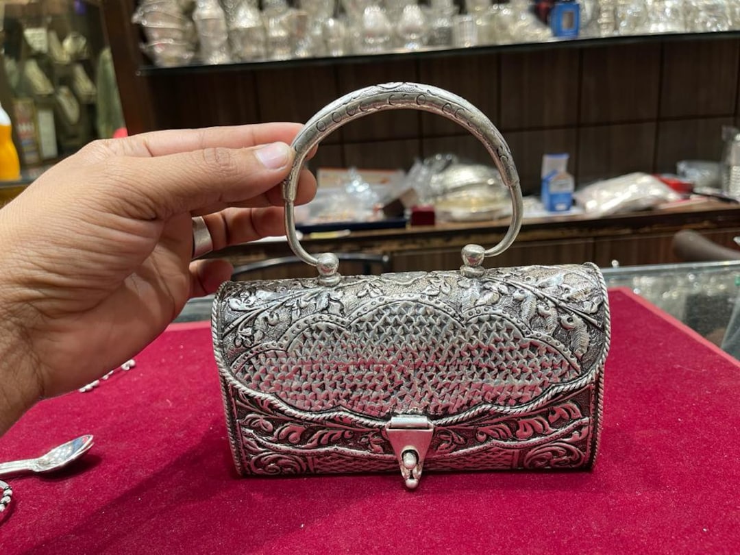 Wholesaler of 925 pure silver ladies purse with handle in fine nakashii  po-164-01 | Jewelxy - 140286