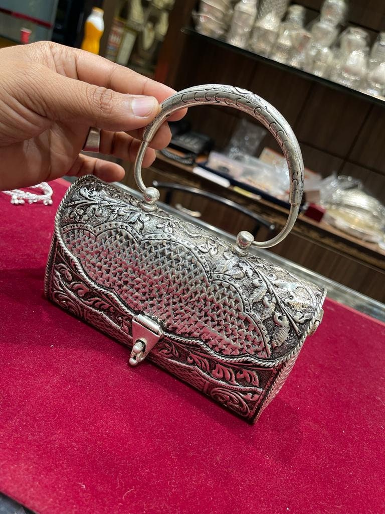 Hand Pouch Party Silver Antique Purse at Rs 40000/piece in Jaipur | ID:  27375652862