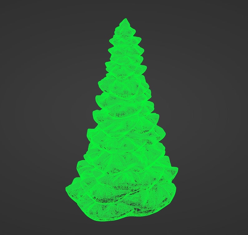 Op de afbeelding: Een groen draadmodel van een kerstboom met een puntige top en gelaagde takken.
