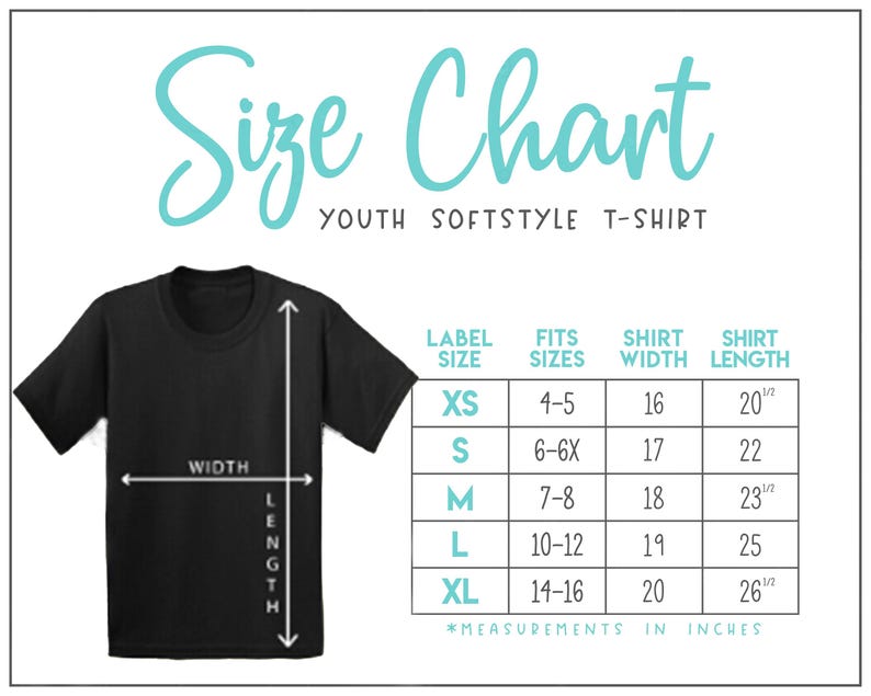 K&ouml;nnte beinhalten: Schwarzes Youth Softstyle T-Shirt mit Gr&ouml;&szlig;entabelle. Die Tabelle listet die Etikettengr&ouml;&szlig;en XS bis XL mit den entsprechenden Passformen, der Shirtbreite und -l&auml;nge in Zoll auf. Der Text "Size Chart" ist in t&uuml;rkisfarbener Schrift.