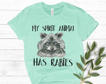 Mi espíritu animal tiene rabia, camisa de mapache, camiseta divertida de mapache, camisa animal, camiseta gráfica divertida, regalo divertido para él, ropa de mapache