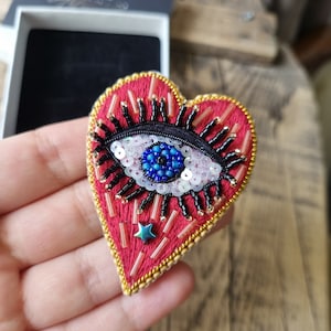 Beaded Evil Eye Heart Brooch – Handmade Red Heart Pin, Unique Gift for Her, Statement Jewelry, Embroidered Eye Brooch, Protection Amulet