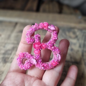 Pink Letter Brooch, Letter B Pin, Beaded Name Jewelry, Gift For Jewelry Lover, Pink Fashion Accessory, Custom Brooch, Mother's Day Gift zdjęcie 5