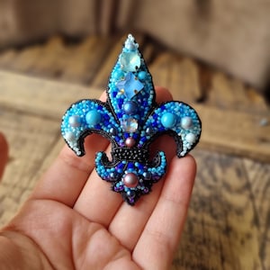 Fleur de Lis-broche, vintage broche, pin met kralen, blauwe sieraden, cadeau voor vrouwen, Royal Lily Jewel