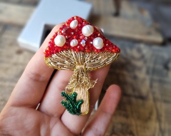 mushroom brooch,  gift for her, beaded, crystal jewelry, handmade brooch, jewelry design , embroidered pin,embroidered brooch, red mushroom,