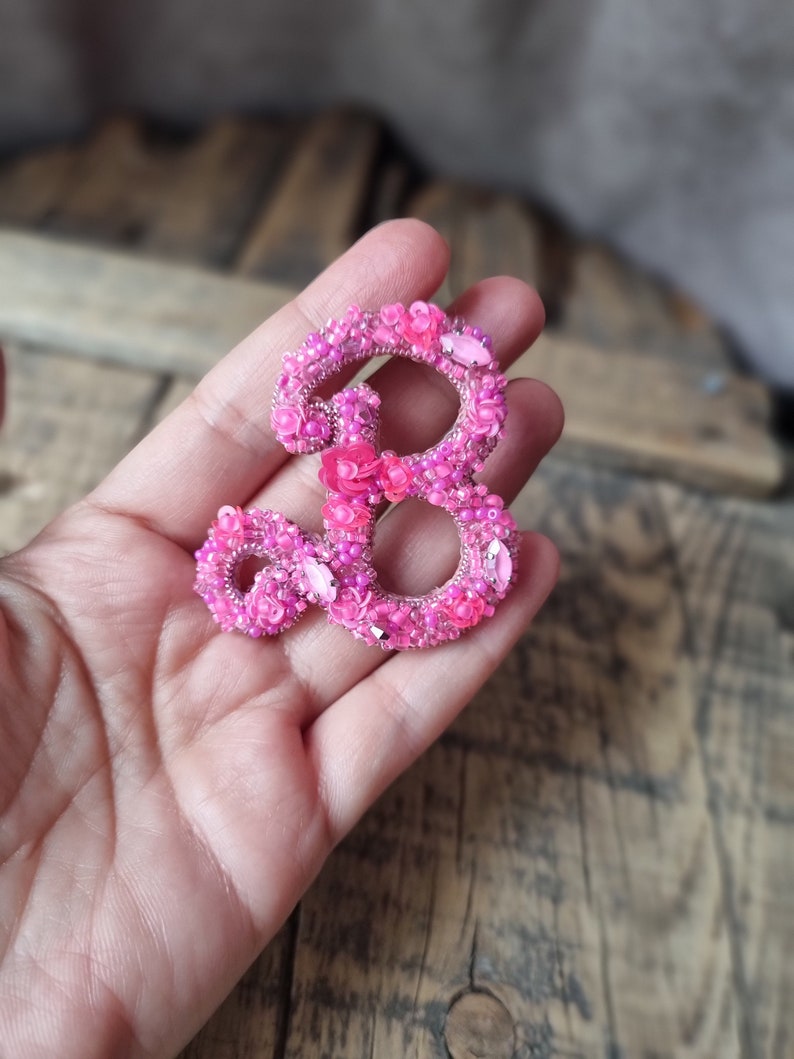 Pink Letter Brooch, Letter B Pin, Beaded Name Jewelry, Gift For Jewelry Lover, Pink Fashion Accessory, Custom Brooch, Mother's Day Gift 画像 7