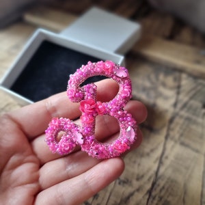 Pink Letter Brooch, Letter B Pin, Beaded Name Jewelry, Gift For Jewelry Lover, Pink Fashion Accessory, Custom Brooch, Mother's Day Gift 画像 1