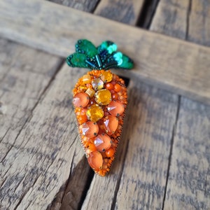 Handcrafted Carrot Brooch with Intricate Beadwork,Unique Gift For Veggie Lovers, The Jewelry Lover, Orange Accessories, Gift For Mother, image 4