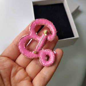 Pink Letter Brooch, Letter B Pin, Beaded Name Jewelry, Gift For Jewelry Lover, Pink Fashion Accessory, Custom Brooch, Mother's Day Gift 画像 6