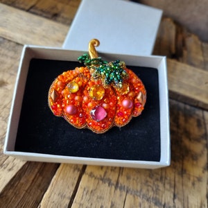 Handmade pumpkin brooch,Design pumpkin jewelry, Nature-inspired Accessory, Beaded Patch, Unique gift for her,Mother's Day Gift zdjęcie 9