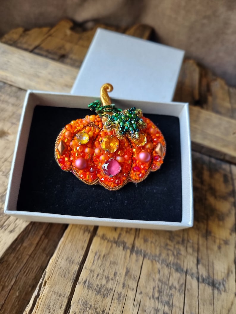 Handmade pumpkin brooch,Design pumpkin jewelry, Nature-inspired Accessory, Beaded Patch, Unique gift for her,Mother's Day Gift zdjęcie 9