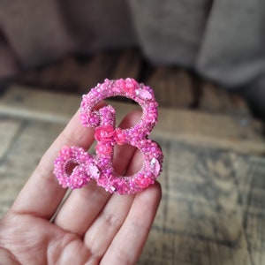 Pink Letter Brooch, Letter B Pin, Beaded Name Jewelry, Gift For Jewelry Lover, Pink Fashion Accessory, Custom Brooch, Mother's Day Gift 画像 8