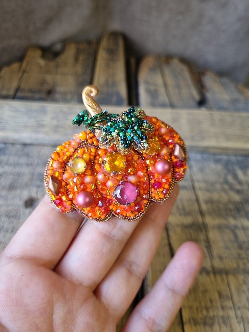 Handmade pumpkin brooch,Design pumpkin jewelry, Nature-inspired Accessory, Beaded Patch, Unique gift for her,Mother's Day Gift zdjęcie 2