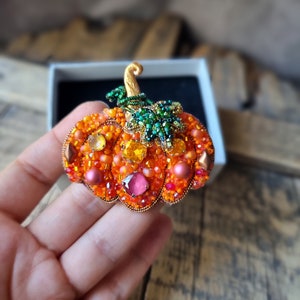 Handmade pumpkin brooch,Design pumpkin jewelry, Nature-inspired Accessory, Beaded Patch, Unique gift for her,Mother's Day Gift zdjęcie 3