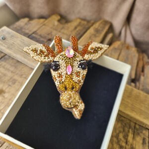 Handmade Giraffe Brooch, Pink Giraffe Pin, Crystal Animal Pin, Wild Animal Jewelry, Mother's Day Gift zdjęcie 7