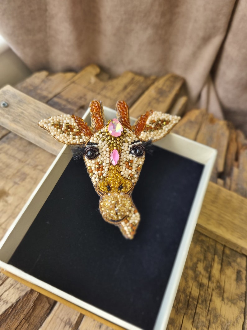 Handmade Giraffe Brooch, Pink Giraffe Pin, Crystal Animal Pin, Wild Animal Jewelry, Mother's Day Gift zdjęcie 7