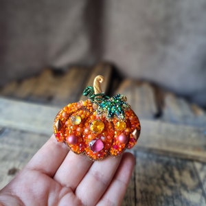 Handmade pumpkin brooch,Design pumpkin jewelry, Nature-inspired Accessory, Beaded Patch, Unique gift for her,Mother's Day Gift zdjęcie 8