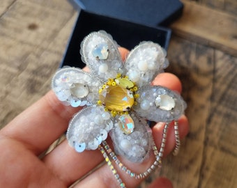 Handmade Daisy Brooch with Swarovski Gemstone - White Flower Pin, Adorable Jewelry for Mother's Day, Valentine's Gift