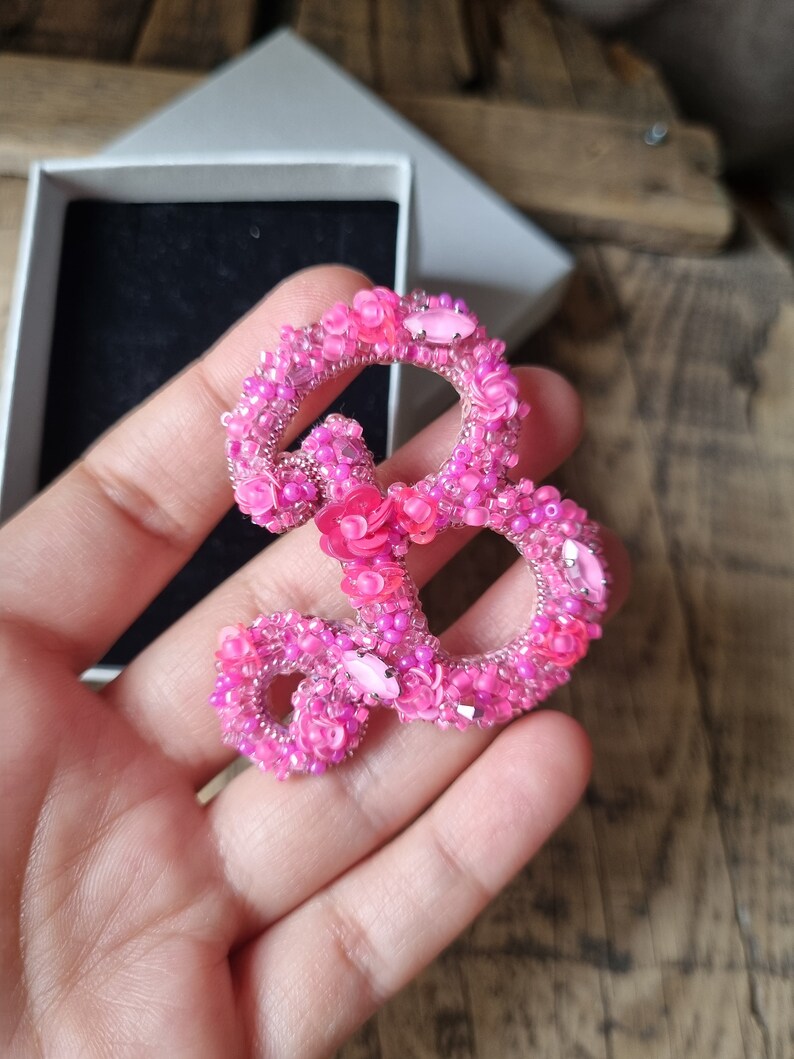 Pink Letter Brooch, Letter B Pin, Beaded Name Jewelry, Gift For Jewelry Lover, Pink Fashion Accessory, Custom Brooch, Mother's Day Gift 画像 3