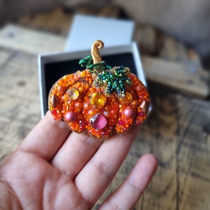 Handmade pumpkin brooch,Design pumpkin jewelry, Nature-inspired Accessory, Beaded Patch, Unique gift for her,Mother's Day Gift zdjęcie 7