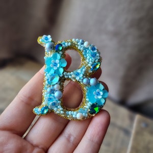 Perlen Buchstaben Brosche, Blauer Buchstabe B Pin, Name Brosche, Initiale Buchstabe Pin, Geschenk für Mutter, Strass Name Juwel