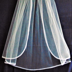 Chantilly Lace Wedding Veil | Ivory Soft Tulle Bridal Veil