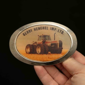 Boucle de ceinture pour tracteur Field-Boss 4-210 4x4 4x4 blanche, 1980, design rétro Kodachrome
