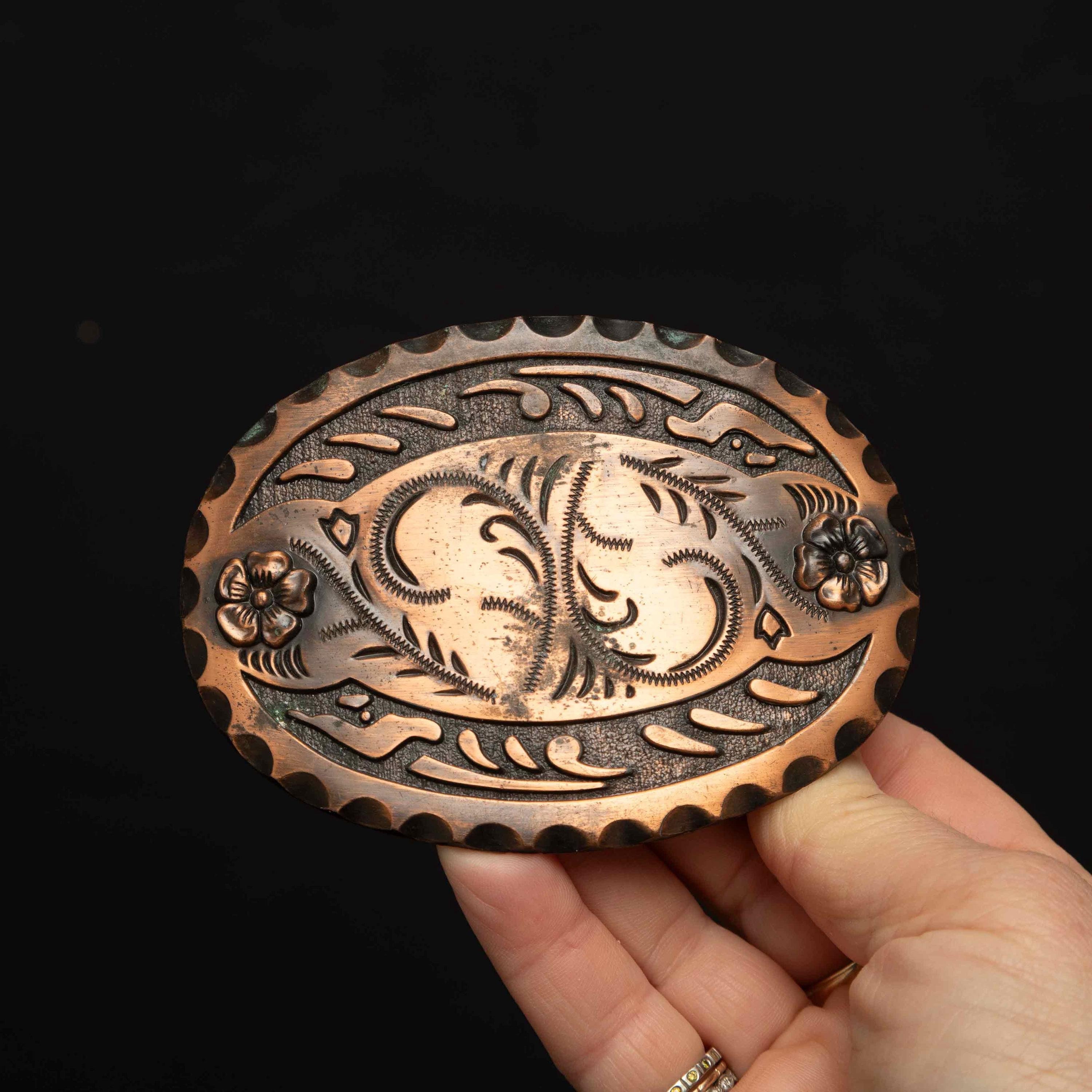 Vintage Copper-tone Floral Oval Belt Buckle With Scalloped 