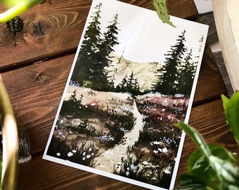 Puede incluir: Pintura acuarela de un sendero forestal con altos pinos a cada lado. El sendero es sinuoso y conduce a una cordillera en la distancia. La pintura está realizada en tonos de verde, marrón y blanco.