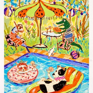 Könnte beinhalten: Farbenfrohe Illustration einer Poolparty mit anthropomorphen Tieren. Ein Hund und eine Katze entspannen sich auf Schwimmreifen im Pool, während ein Alligator und ein Frosch Getränke genießen. Ein großer Sonnenschirm und Lichterketten.