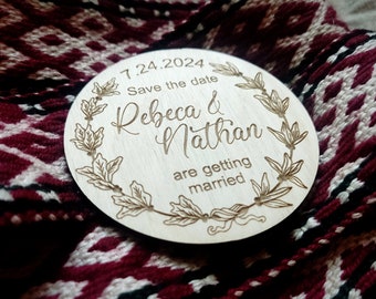 Incantevole invito a nozze in legno tagliato al laser - Salva la data / Personalizzato con nomi personalizzati, design floreale, inviti di nozze rustici