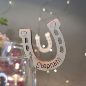 Biglietti da visita in legno personalizzati per vetro - Ferro di cavallo - Decorazione da tavola tagliata al laser e incisa per matrimoni, anniversari, feste, altri eventi