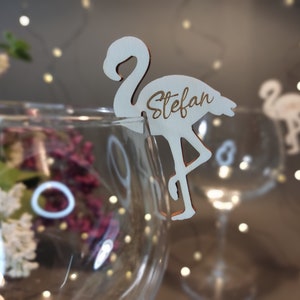Cartões de nome de madeira personalizados para vidro - Flamingo - Decoração de mesa cortada a laser e gravada para casamentos, aniversários, festas e outros eventos