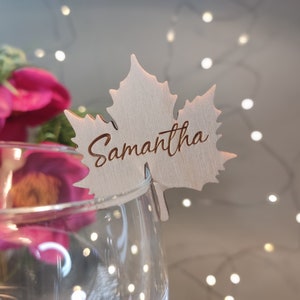 Biglietti da visita in legno personalizzati per vetro - Foglia d'acero - Decorazione da tavolo tagliata al laser e incisa per matrimoni, anniversari, feste, altri eventi