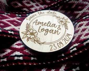 Incantevole invito a nozze in legno tagliato al laser - Salva la data / Personalizzato con nomi personalizzati, design floreale, inviti di nozze rustici