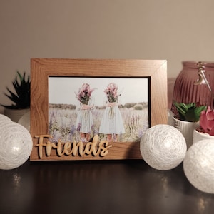 FRIENDS Picture Frame - 6&#39;&#39;X4&#39;&#39; (10X15 cm) - Unique Wooden Frame for Cherished Memories with Your Bestie - Gift for your Friend