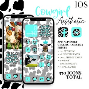 Op de afbeelding: Twee smartphones tonen een digitale interface met een koeienprint achtergrond, turquoise app-iconen en widgets met koeien met bloemenkransen of blauwe kronen. Tekst bevat IOS, Cowgirl Aesthetic en een lijst van 570 iconen in totaal.