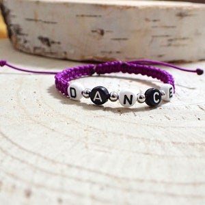 BRACELET POUR DANSEUSE | Bracelet en macramé | Cadeau de danse | Danse | Résistant à l'eau | J'aime la danse | Danse classique | Carte cadeau personnalisée