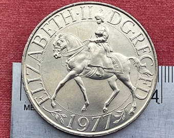 1977 Queen Elizabeth II Horseback 25 New Pence Coin - Jewelry Craft